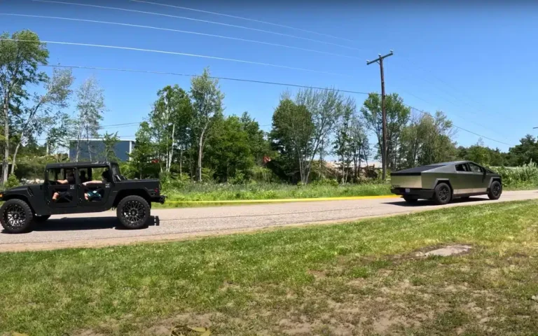 Tesla Cybertruck takes on a military Humvee in a tug-of-war