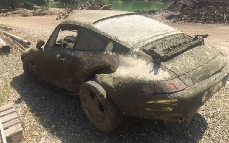 1995 Porsche 911 restored after four years spent in a river