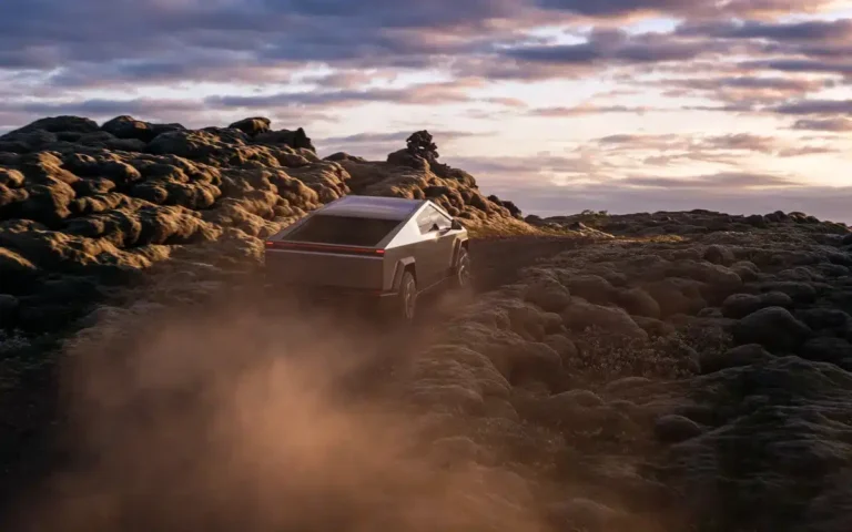 Tesla Cybertruck owner shows off durability of tonneau cover