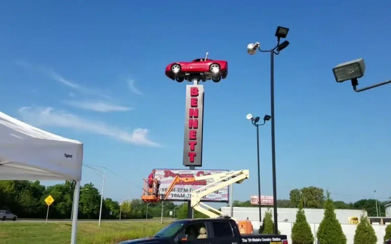 Dodge Viper off dealership sign finally given what deserves