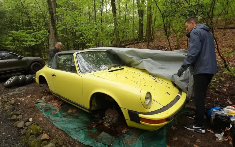 Abandoned Porsche 911 Targa gets its first wash in 20 years