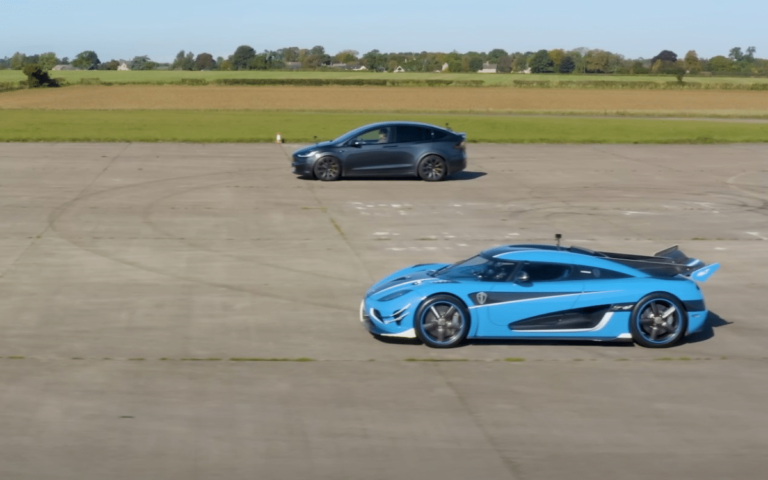 Koenigsegg Agera RST takes on Tesla Model X Plaid