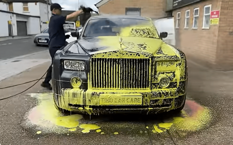 Detailers give this stunning Rolls-Royce a satisfying clean