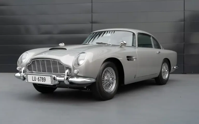 This Aston Martin DB5 Goldfinger is the ultimate 007 car