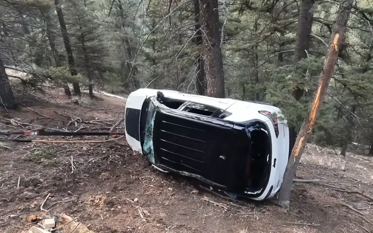 Pros try to save Jeep nobody would go near on Colorado hill